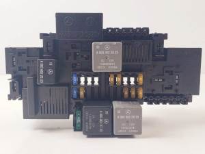 #1290898 CAJA RELES / FUSIBLES