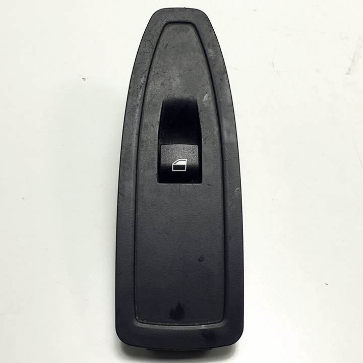 #1303631 MANDO ELEVALUNAS DELANTERO DERECHO