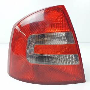 PILOTO TRASERO IZQUIERDO - SKODA - #1517465