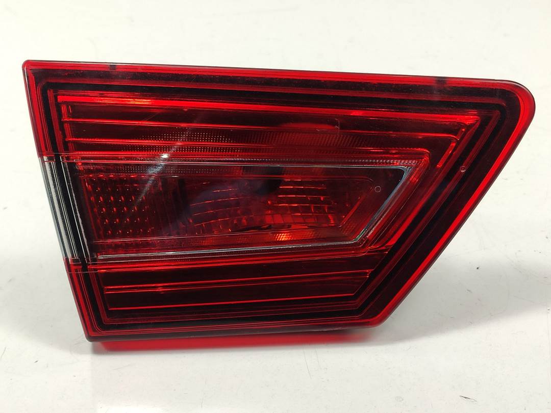 PILOTO TRASERO IZQUIERDO INTERIOR - RENAULT - #556916