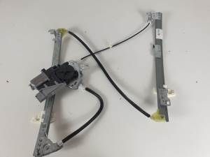 #833462 ELEVALUNAS DELANTERO DERECHO