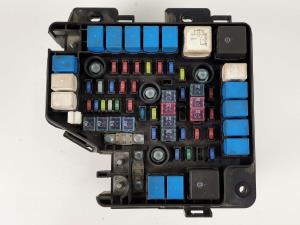 #129900 CAJA RELES / FUSIBLES