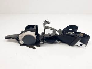 CINTURON SEGURIDAD TRASERO CENTRAL - MAZDA - #977546