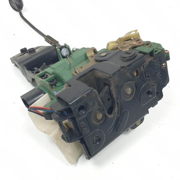 CERRADURA PUERTA TRASERA DERECHA - VOLKSWAGEN - #1134117