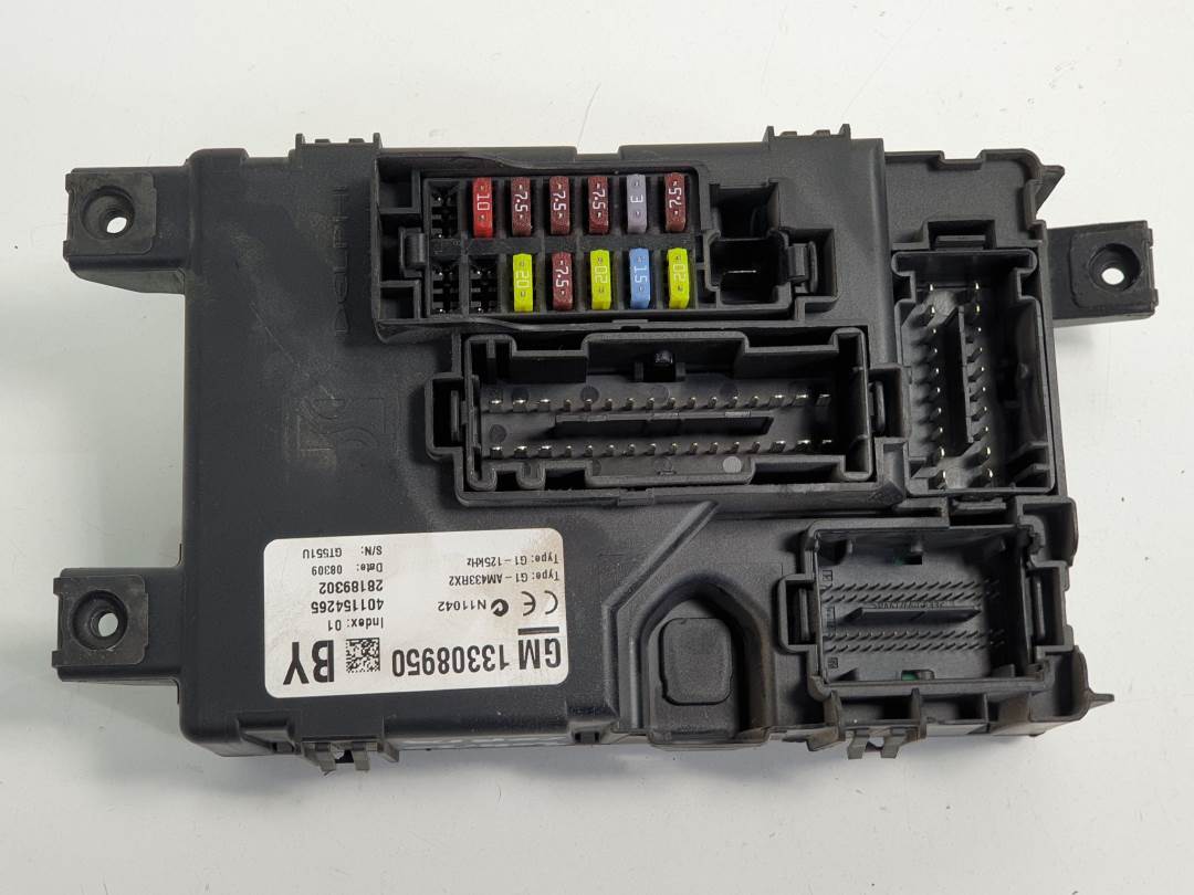 #236951 CAJA RELES / FUSIBLES