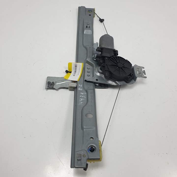 #1237627 ELEVALUNAS DELANTERO DERECHO