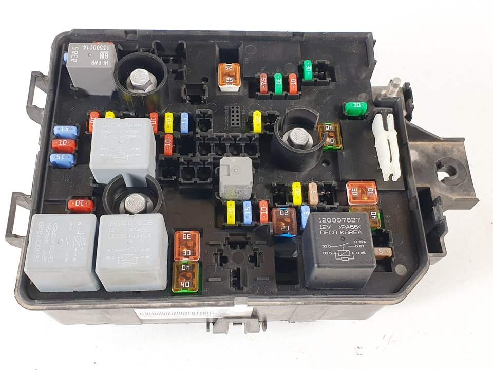 #1001646 CAJA RELES / FUSIBLES