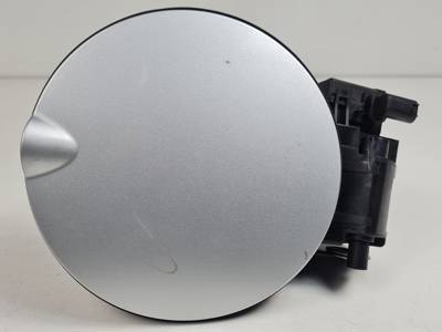 #3322579 TAPA EXTERIOR COMBUSTIBLE