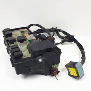 #1104221 CAJA RELES / FUSIBLES