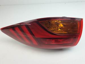 #1546225 PILOTO TRASERO DERECHO