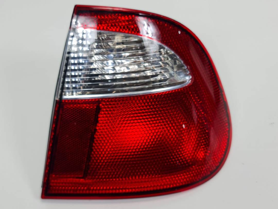 PILOTO TRASERO DERECHO - SEAT - #242491