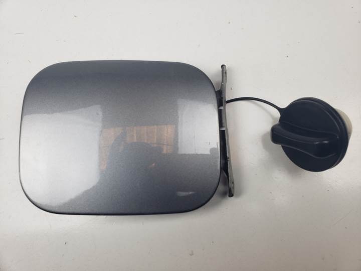 #1546917 TAPA EXTERIOR COMBUSTIBLE