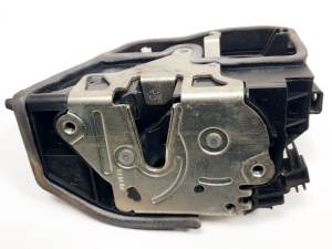 CERRADURA PUERTA TRASERA IZQUIERDA - BMW - #1085471