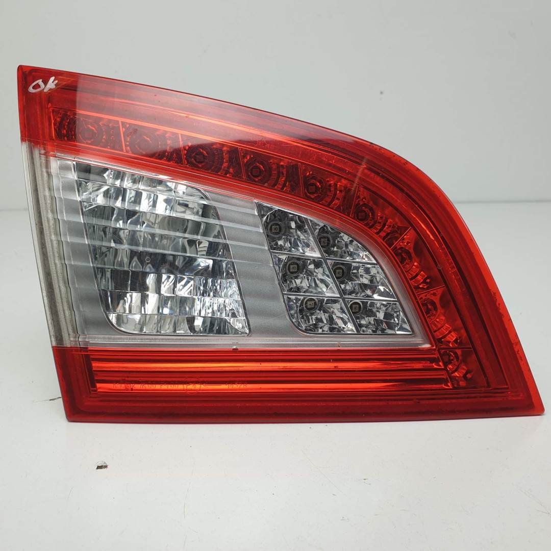 PILOTO TRASERO IZQUIERDO INTERIOR - PEUGEOT - #1504559