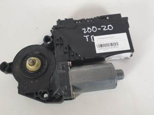 MOTOR ELEVALUNAS TRASERO DERECHO - VOLKSWAGEN - #829524