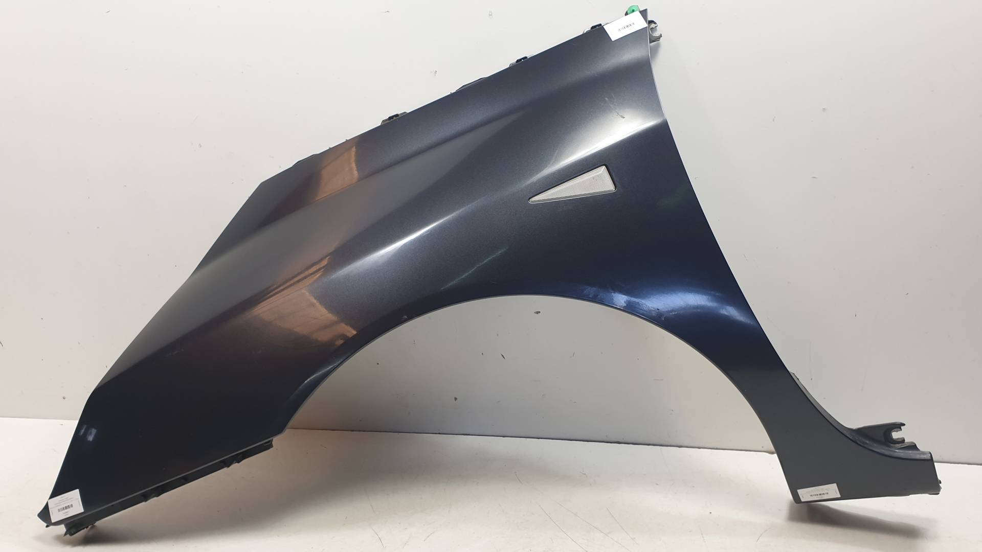 #3400861 ALETA DELANTERA IZQUIERDA