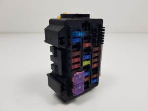 #810884 CAJA RELES / FUSIBLES