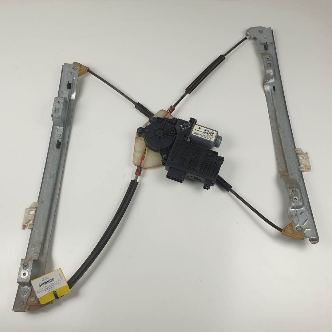 #3031224 ELEVALUNAS DELANTERO DERECHO