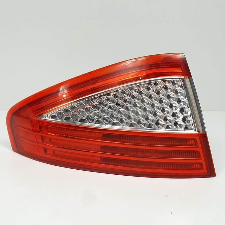 #1318260 PILOTO TRASERO IZQUIERDO