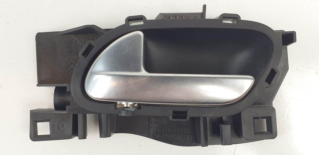 #1398627 MANETA INTERIOR DELANTERA IZQUIERDA