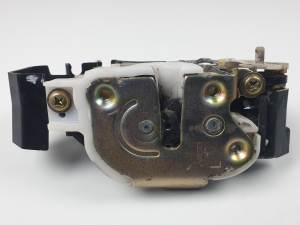 #1518628 CERRADURA PUERTA TRASERA IZQUIERDA