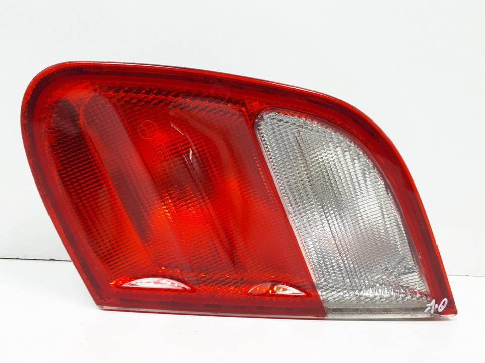 #1023977 PILOTO TRASERO DERECHO INTERIOR