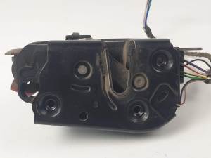 #1450143 CERRADURA PUERTA DELANTERA IZQUIERDA