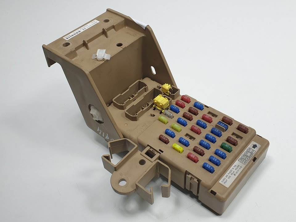 CAJA RELES / FUSIBLES - 82201FG010 - SUBARU - FORESTER S12