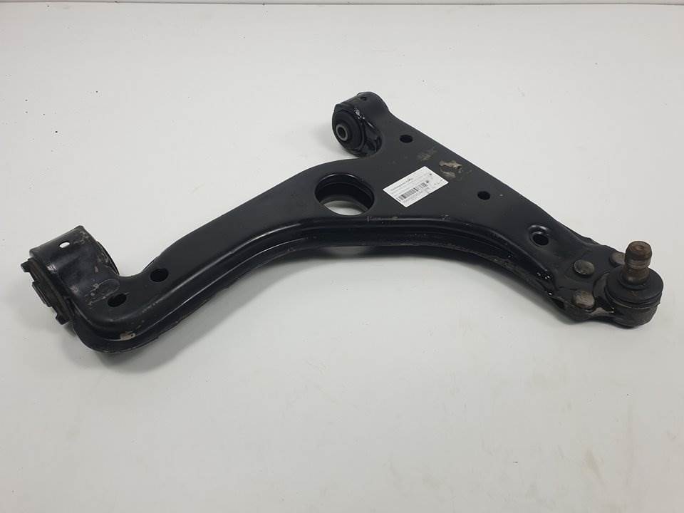#847268 BRAZO SUSPENSION INFERIOR DELANTERO DERECHO