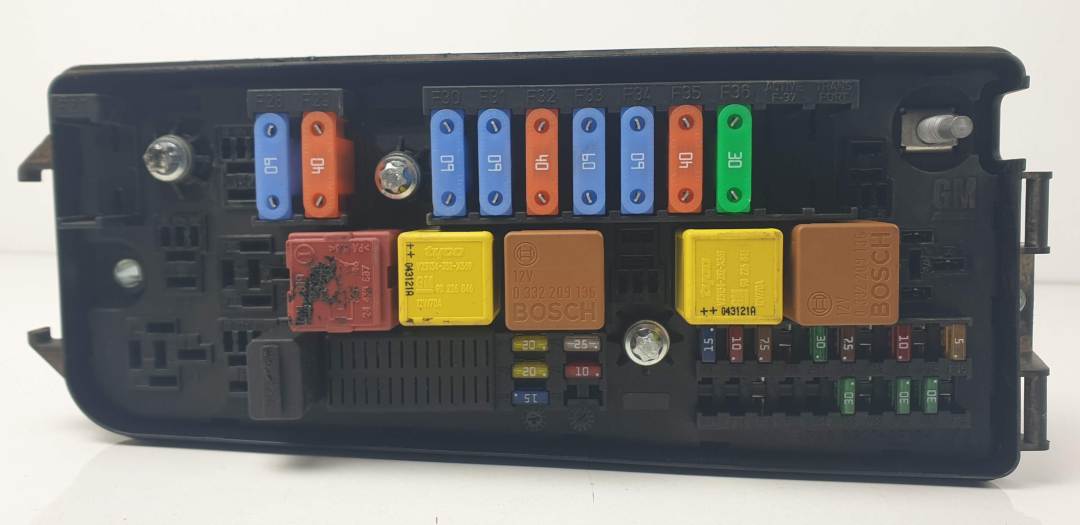 #1493239 CAJA RELES / FUSIBLES