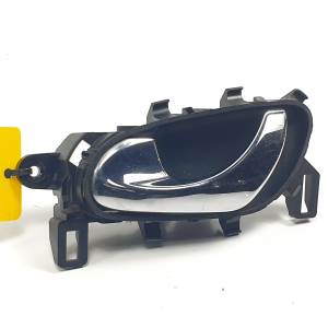 #1541045 MANETA INTERIOR DELANTERA IZQUIERDA