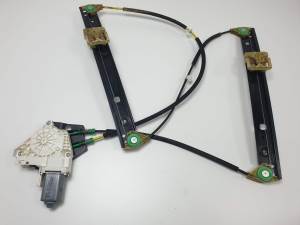 #1536624 ELEVALUNAS DELANTERO DERECHO