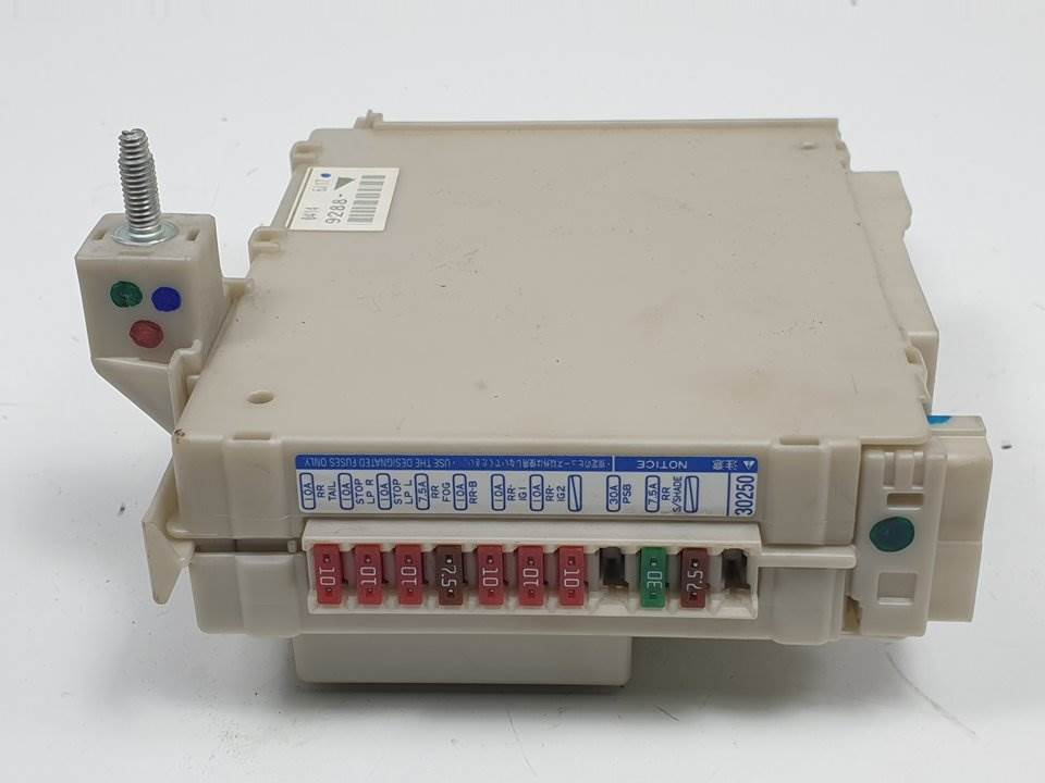 CAJA RELES / FUSIBLES - 8267030250 - LEXUS - GS (GS/US/WS19)