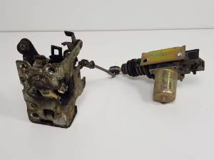 CERRADURA PUERTA DELANTERA DERECHA - CHRYSLER - #692751