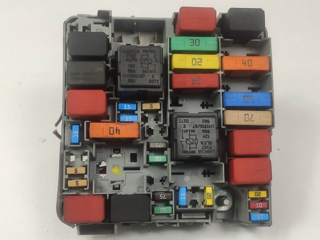 CAJA RELES / FUSIBLES - 51867697 - ALFA ROMEO - GIULIETTA (191)