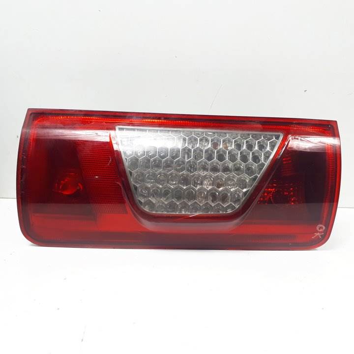 #1040549 PILOTO TRASERO DERECHO