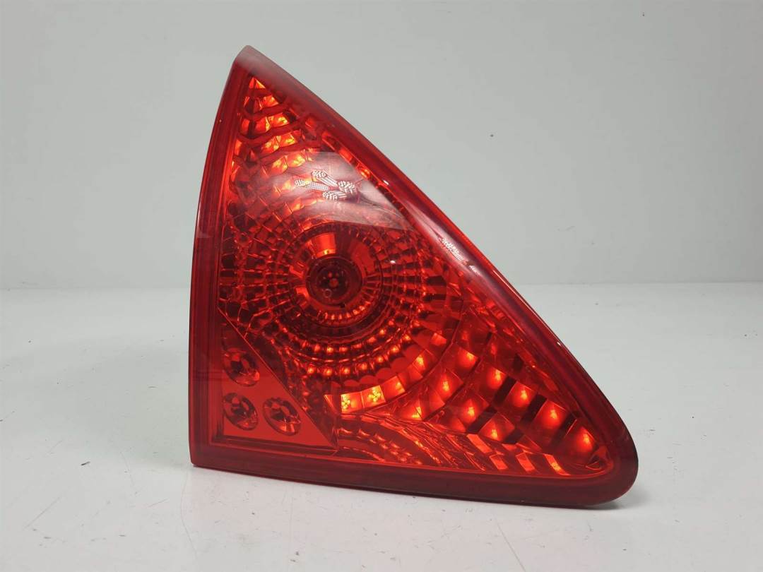 #679525 PILOTO TRASERO IZQUIERDO INTERIOR