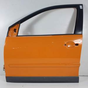 #1239042 PUERTA DELANTERA IZQUIERDA