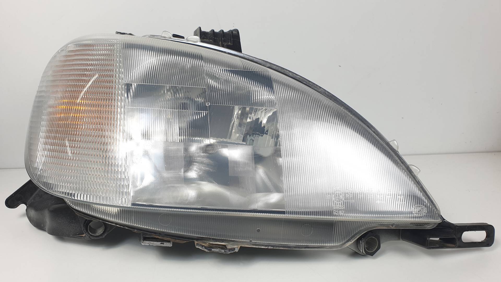 #1124405 FARO DERECHO