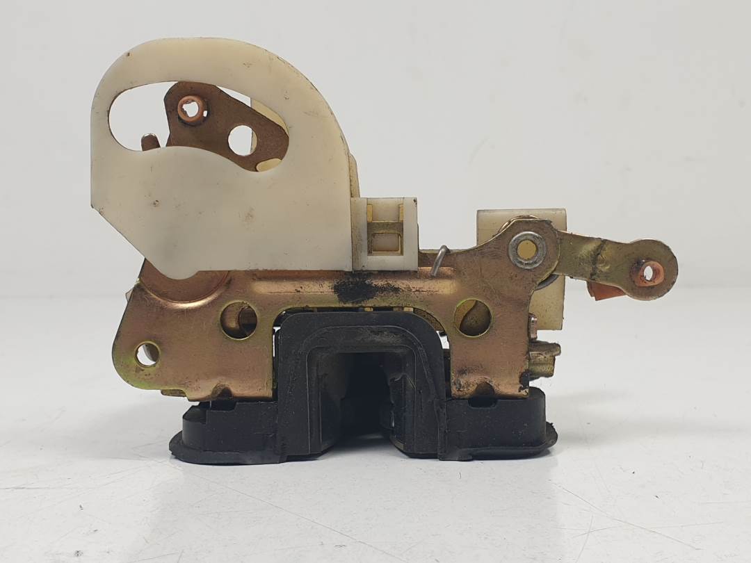 CERRADURA PUERTA DELANTERA DERECHA - OPEL - CORSA B