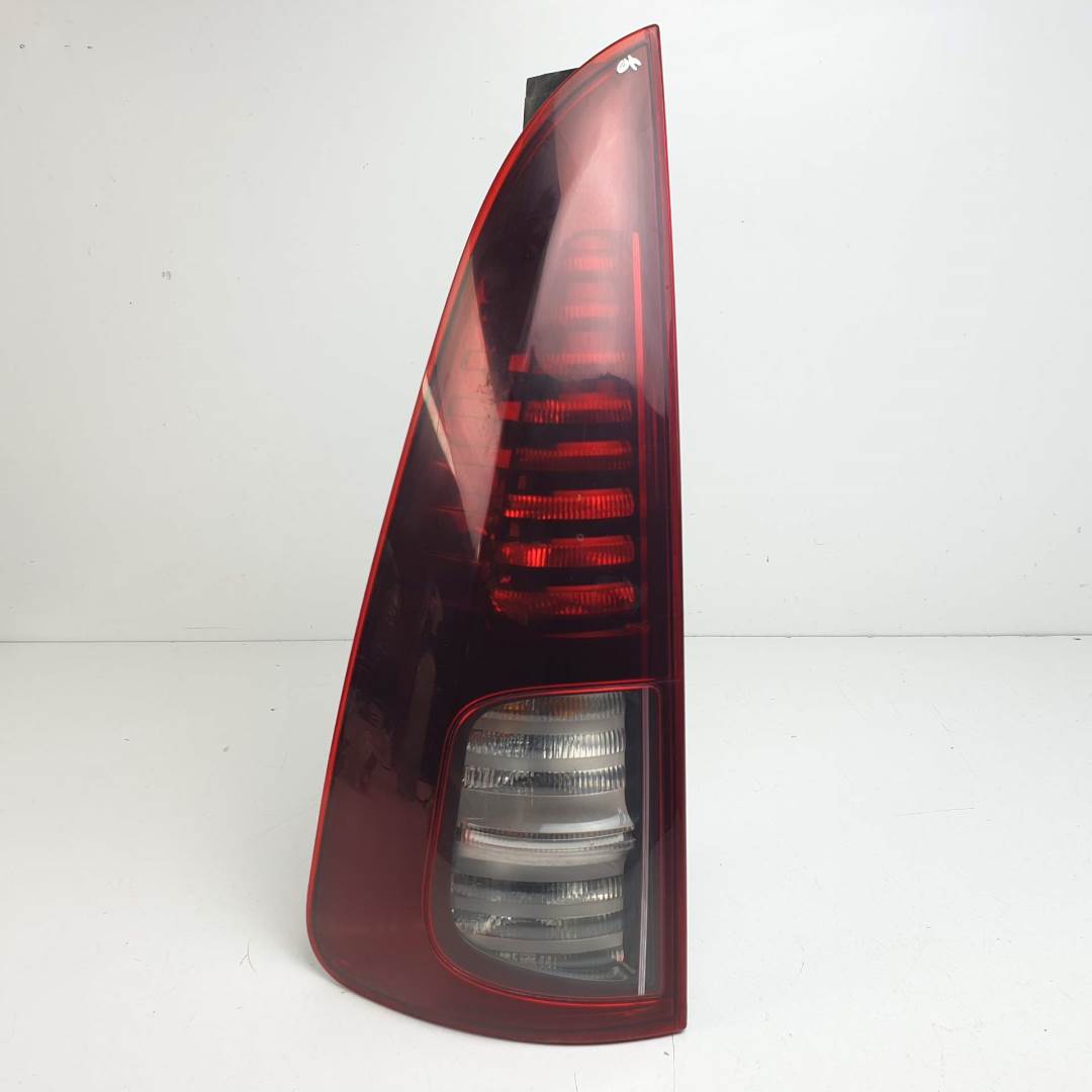 #1542311 PILOTO TRASERO IZQUIERDO