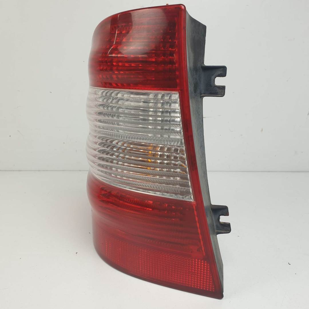 #1504343 PILOTO TRASERO IZQUIERDO