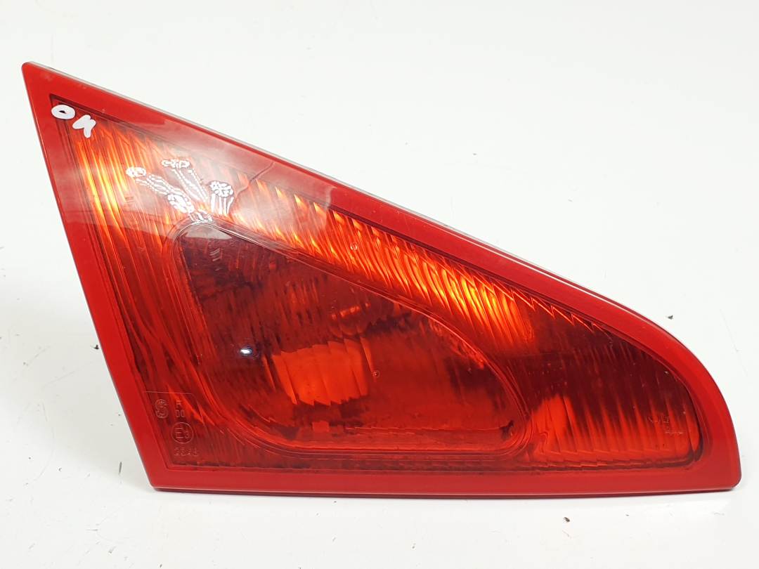 PILOTO TRASERO IZQUIERDO INTERIOR - MN105623 - MITSUBISHI - COLT BERLINA 3 (CZ)