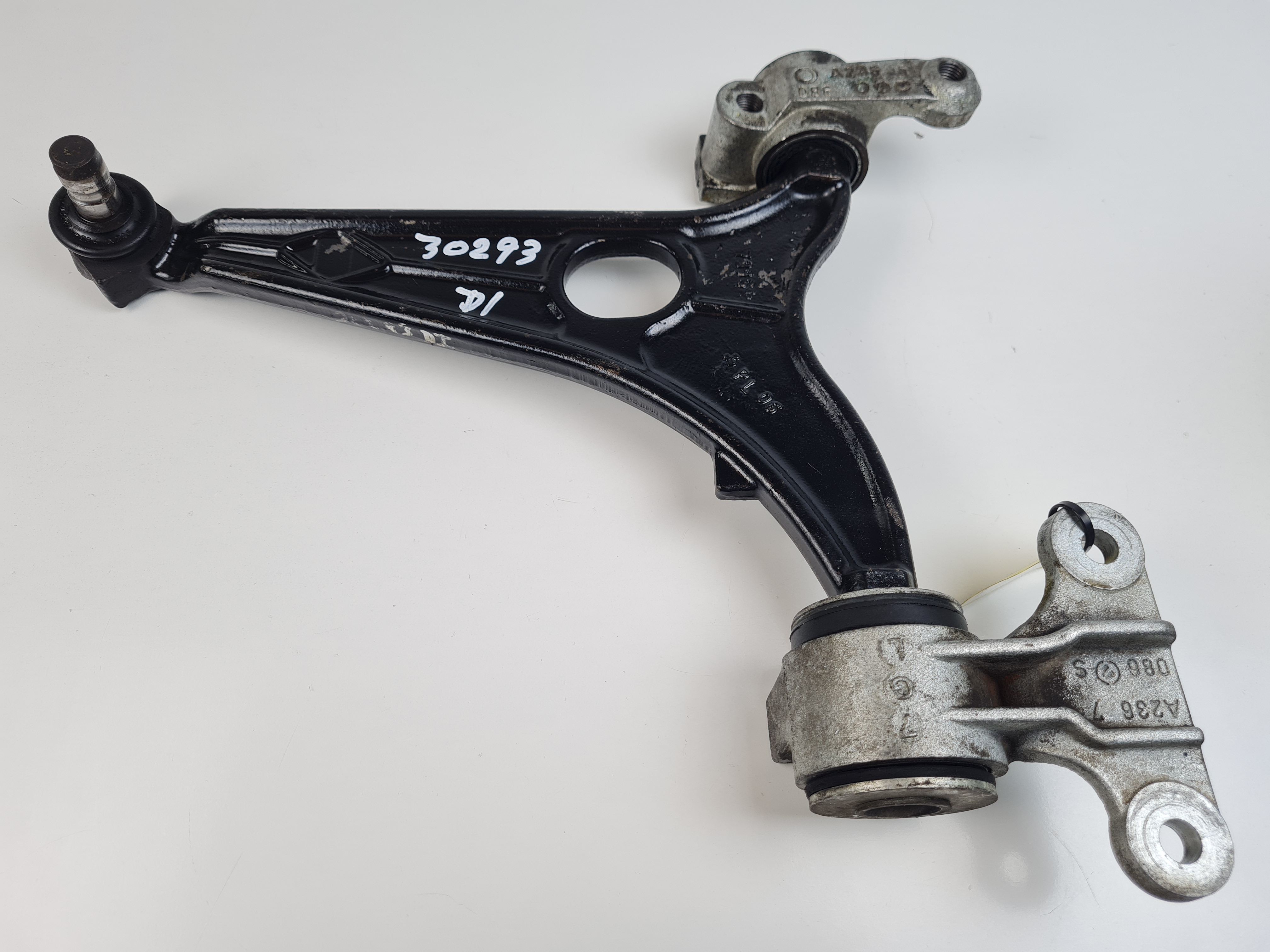 #3048023 BRAZO SUSPENSION INFERIOR DELANTERO IZQUIERDO