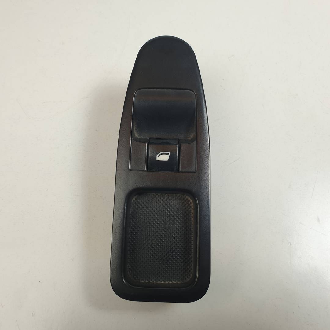 #3200630 MANDO ELEVALUNAS DELANTERO DERECHO