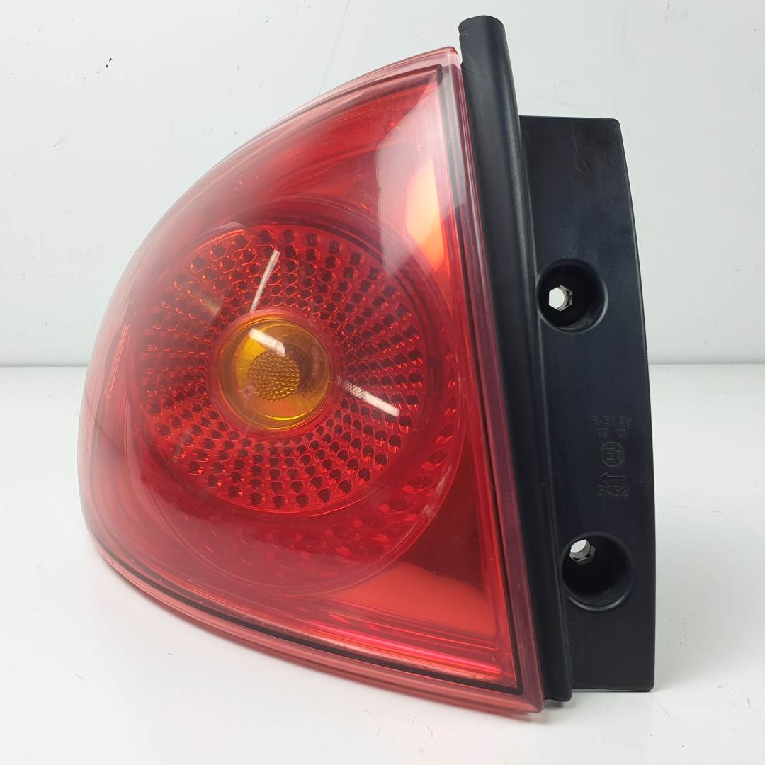 #3150603 PILOTO TRASERO IZQUIERDO