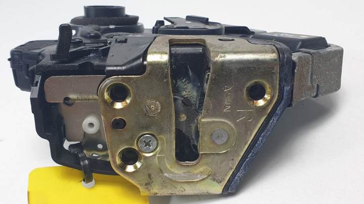 CERRADURA PUERTA TRASERA DERECHA - TOYOTA - #457029