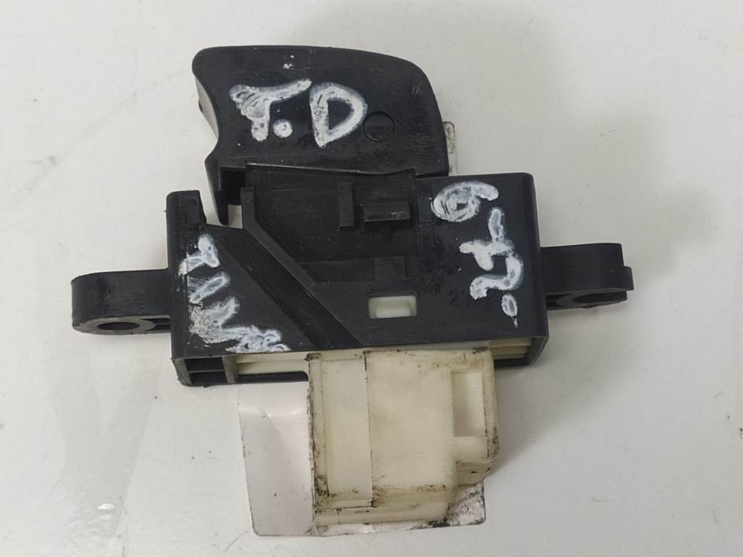 MANDO ELEVALUNAS TRASERO DERECHO - NISSAN - ALMERA TINO (V10M)