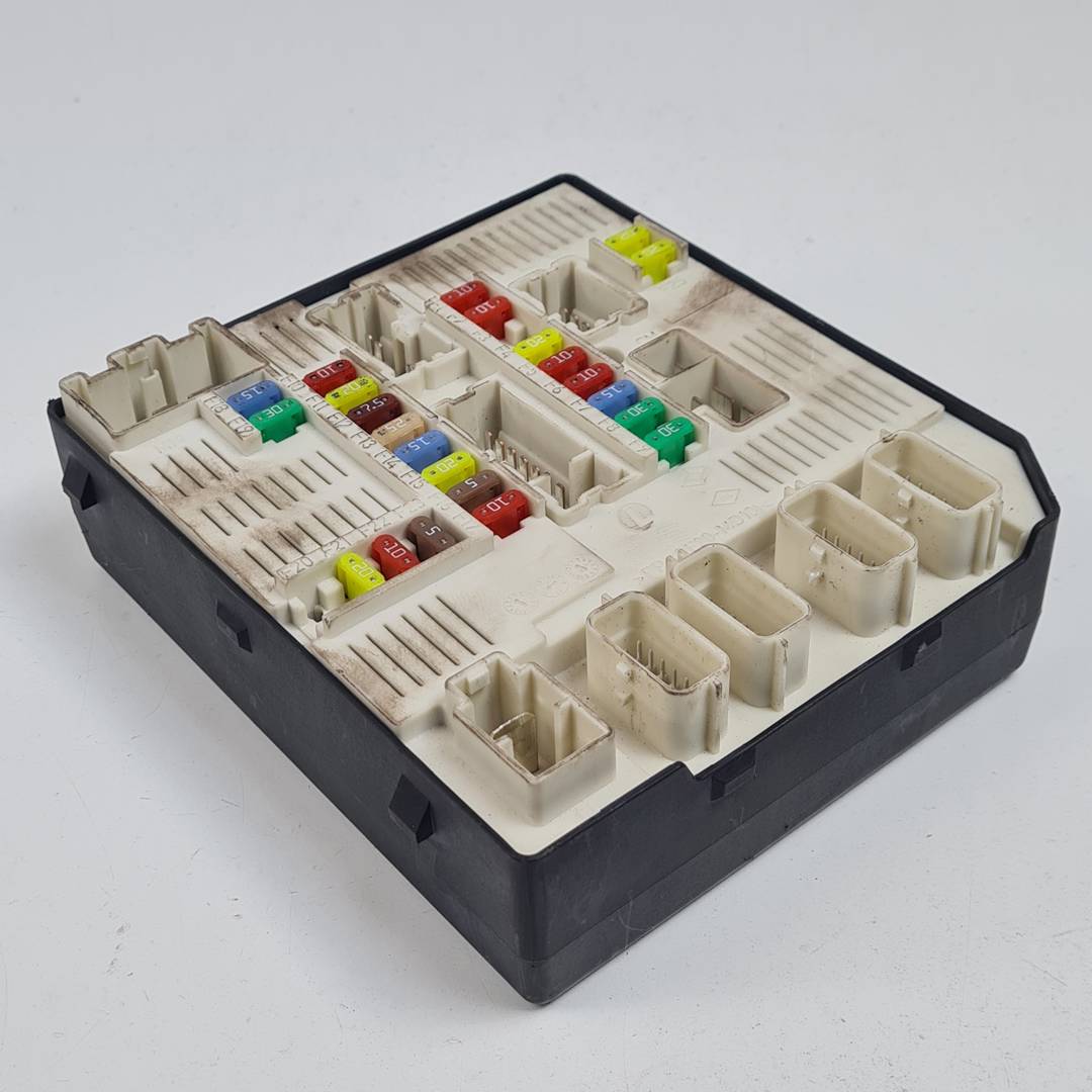 #3401810 CAJA RELES / FUSIBLES