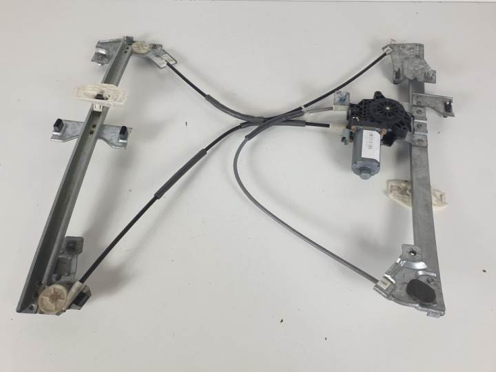 #833457 ELEVALUNAS DELANTERO IZQUIERDO